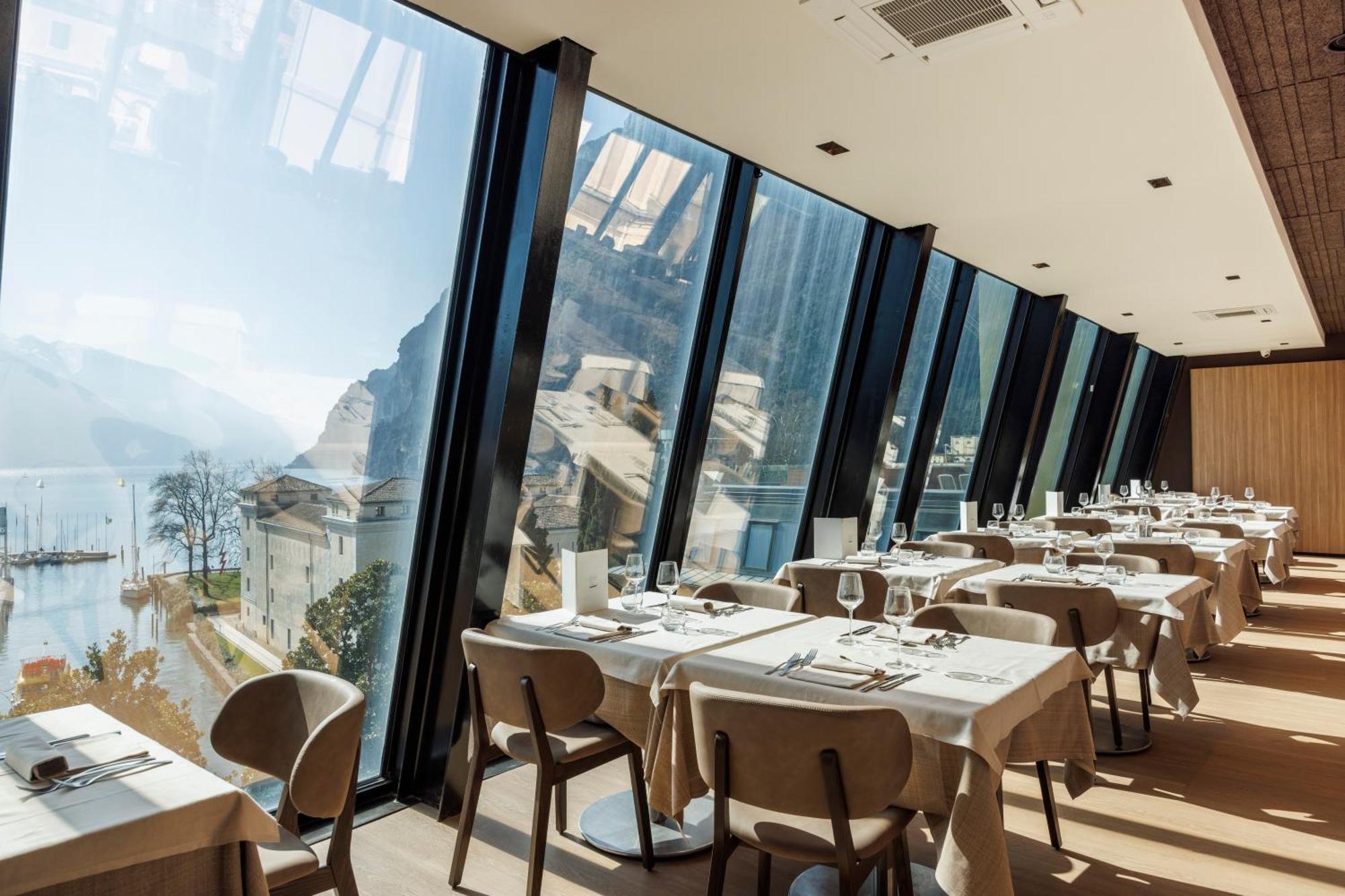 Grand Hotel Riva エクステリア 写真