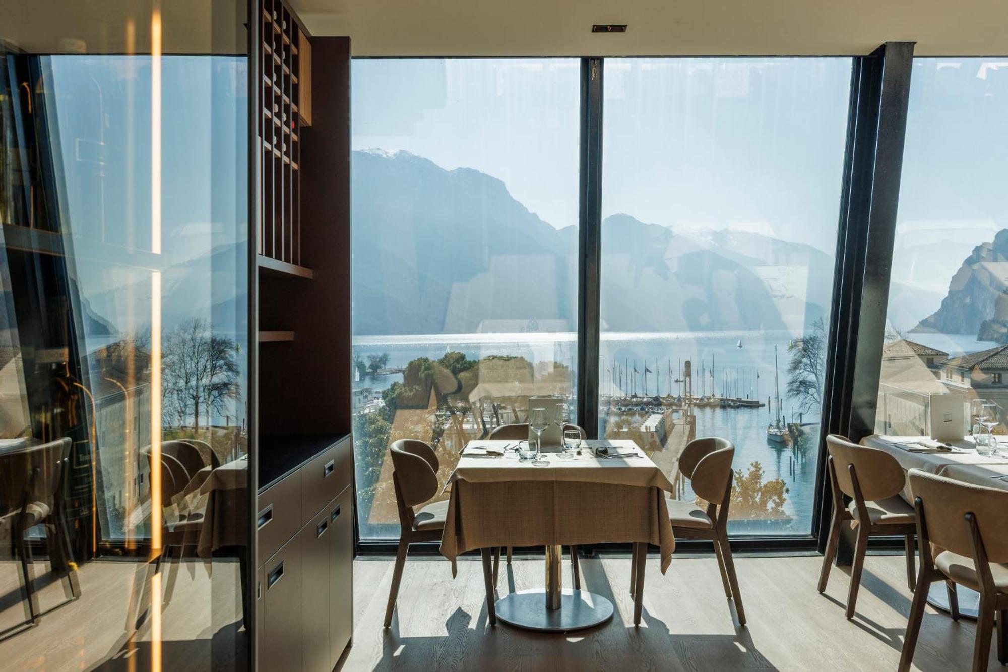 Grand Hotel Riva エクステリア 写真